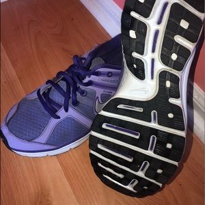 Nike Women’s Anondyn DS Running Shoe